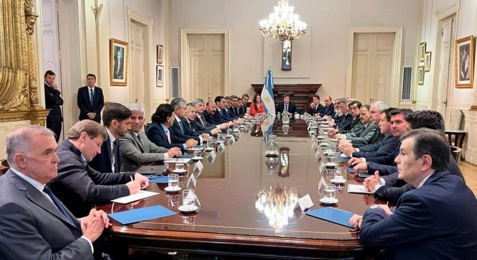 El Gobierno redujo el envío de fondos y subsidios a las provincias tras frustrarse la ley 