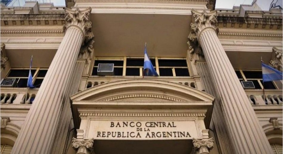 El BCRA vuelve a subir encajes y permite a bancos integrarlos con títulos de la próxima licitación