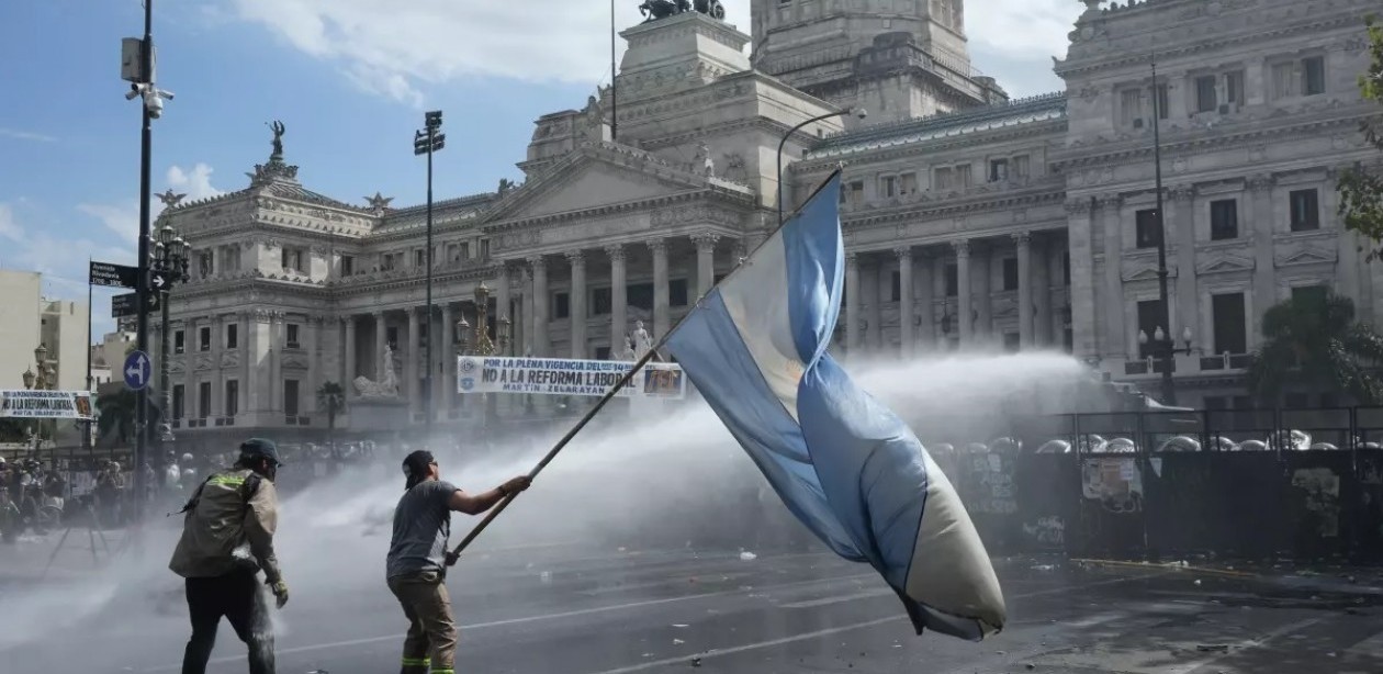 El Gobierno trataría la reforma laboral en Diputados el jueves y la CGT anunció un paro