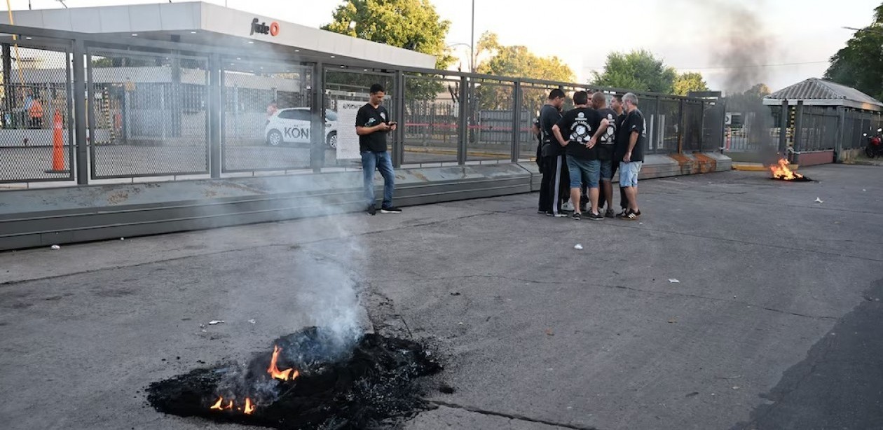 Cerró la fábrica de neumáticos FATE y despidió más de 900 trabajadores