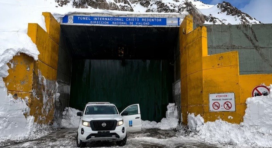 Nieve y ráfagas de 160 km/h: el Cristo Redentor cumple un mes cerrado